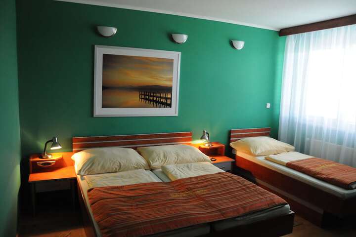 Room 3 of 44