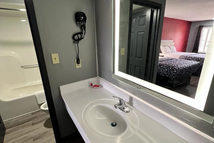 1 King Bed (1 of 17)