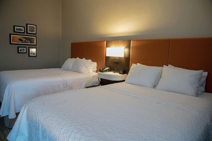 2 Queen Beds (2 of 6)