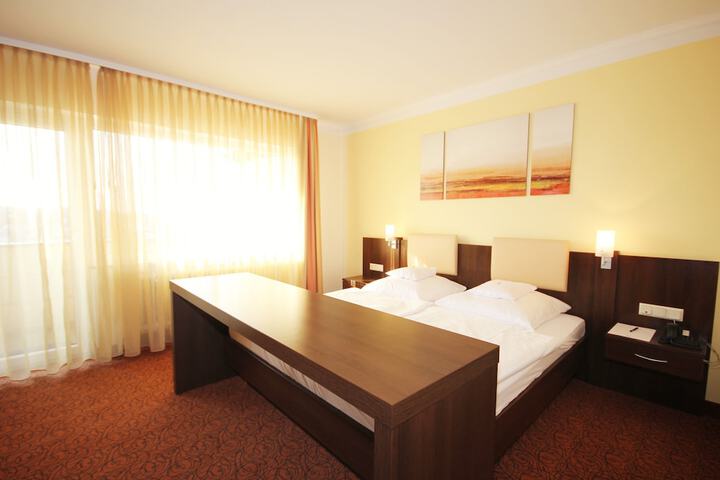 Room 8 of 25