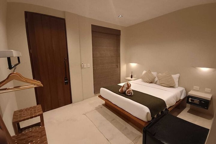 Room 6 of 79