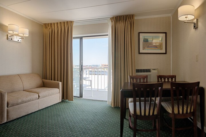 Quadruple with Double Bed (7 of 18)