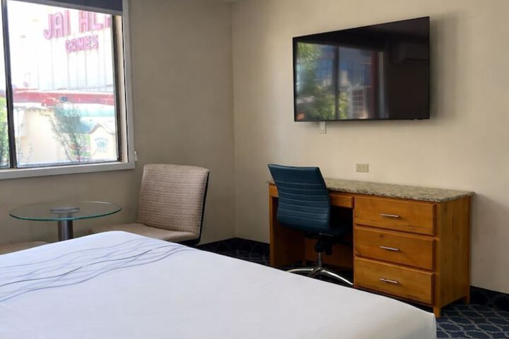 Room 9 of 20