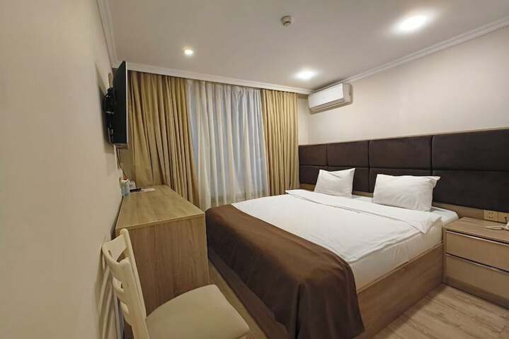 Room 30 of 68