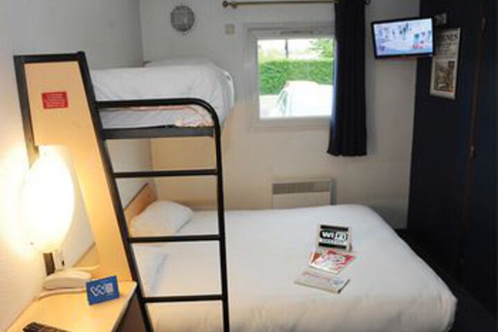 Room 10 of 12