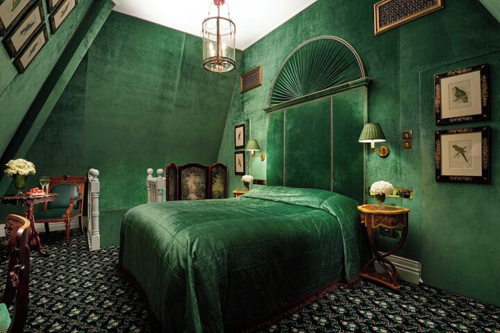 Room 45 of 122
