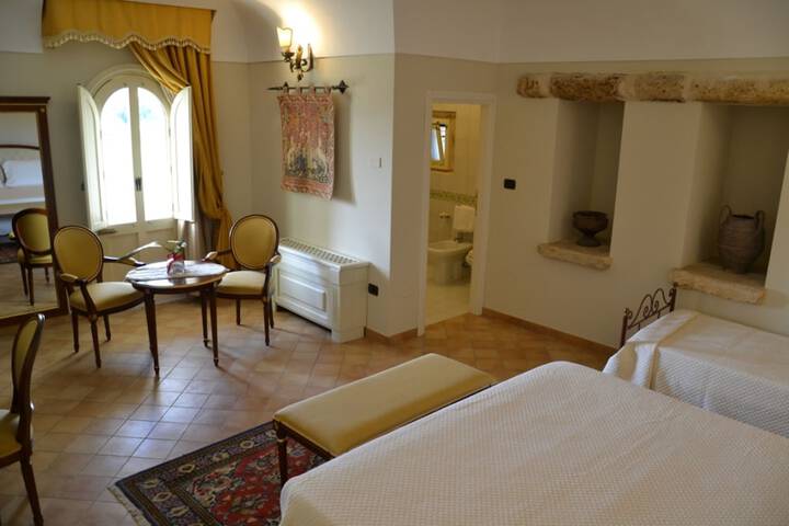 Room 16 of 106
