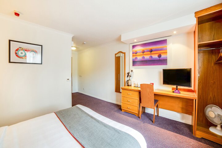 Room 10 of 68