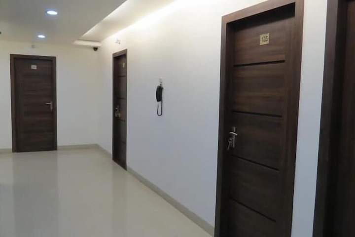 Ballroom/Hall 24 of 25