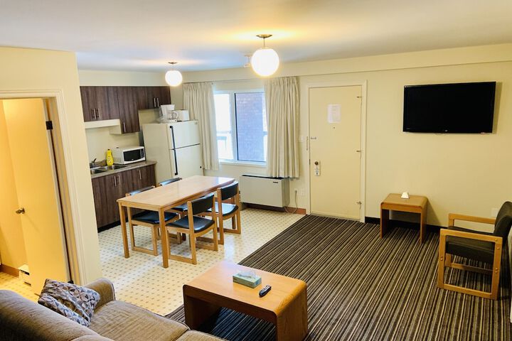 Room 13 of 18