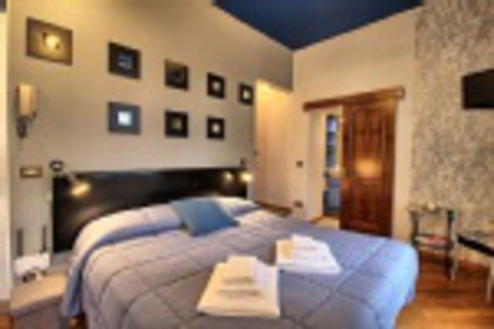 Room 77 of 528
