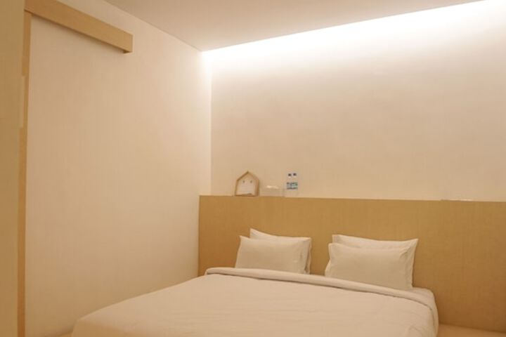 Room 10 of 27