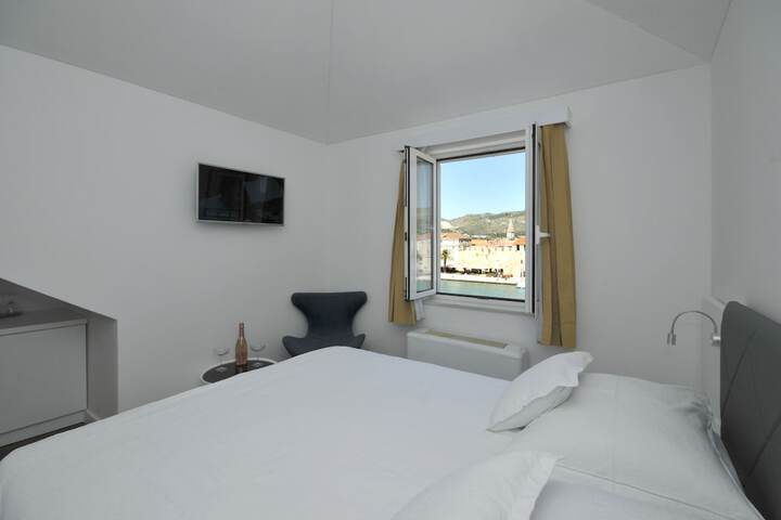 Room 49 of 132