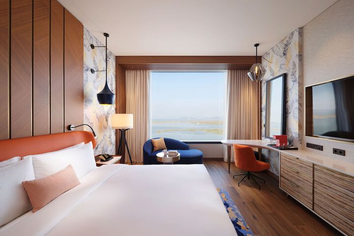 Room 25 of 203