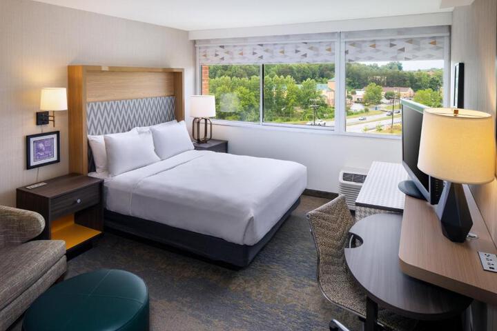 Standard King Bed Accessible (12 of 15)