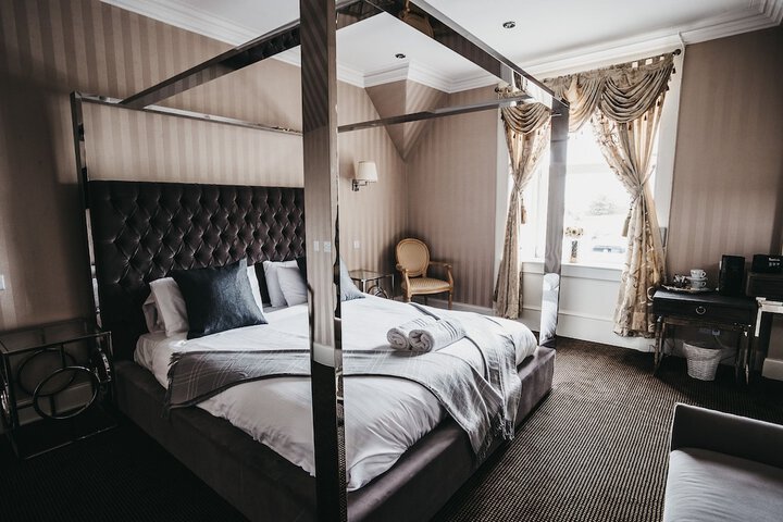 Room 3 of 44