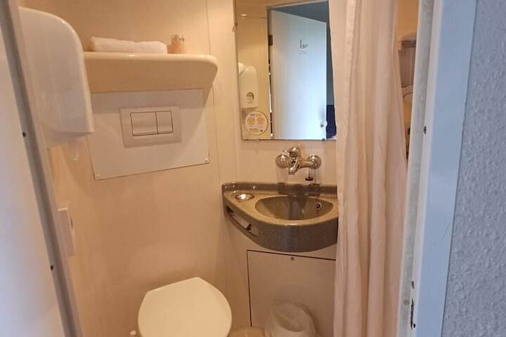 Room 12 of 24