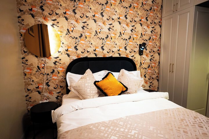 Room 9 of 32