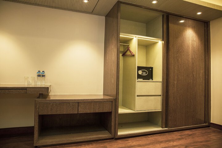Room 12 of 44