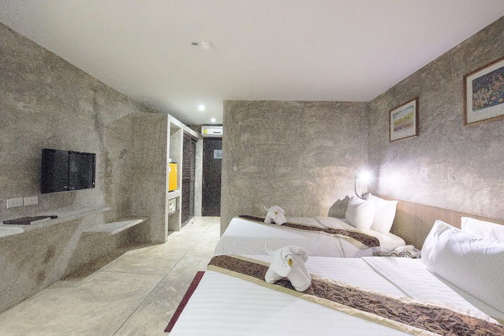 Room 14 of 32