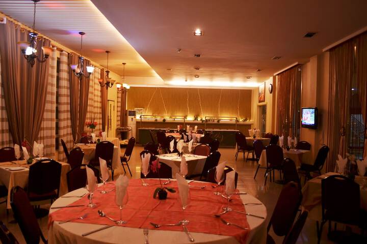 Dining 37 of 66