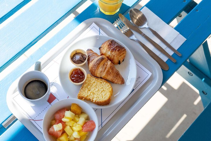 Breakfast/Coffee Service 32 of 42