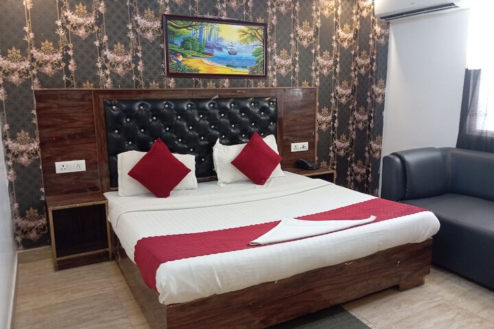 Room 17 of 33