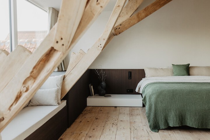 Room 6 of 65