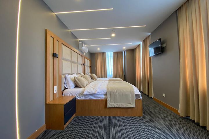 Room 25 of 39