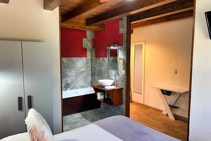 Room 3 of 51