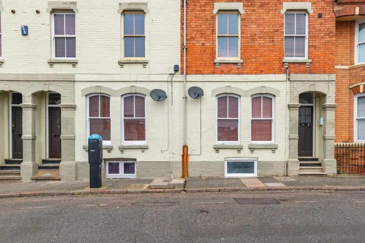 LARGE Town Centre Townhouse for Work and Leisure inc Private Parking