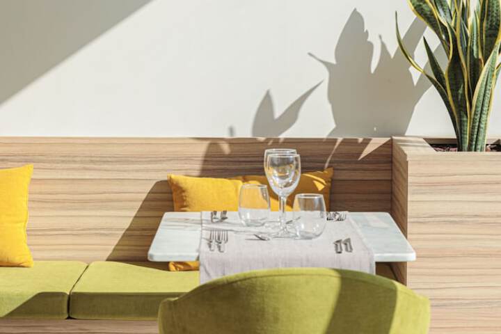 Dining 76 of 121