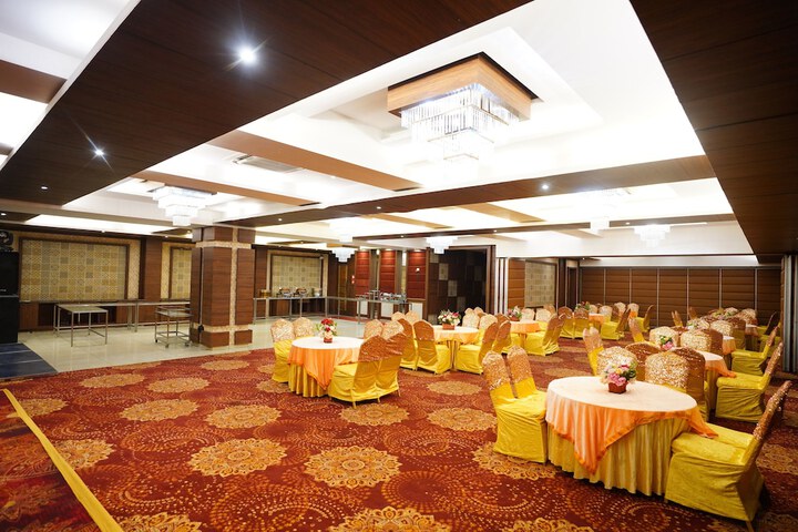 Ballroom/Hall 16 of 21