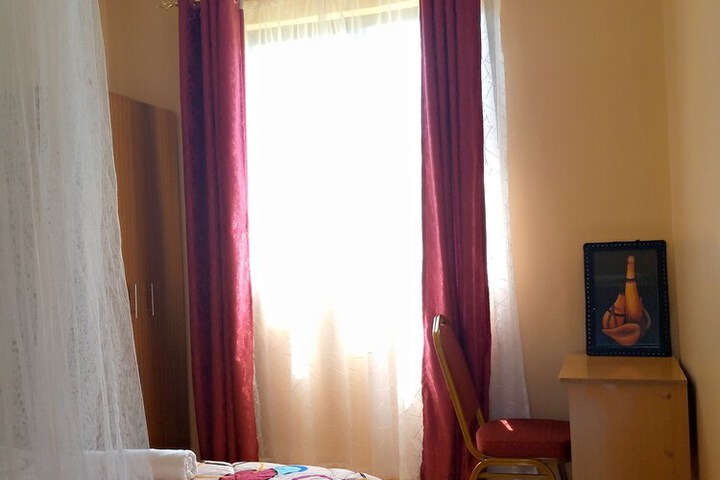Room 5 of 11