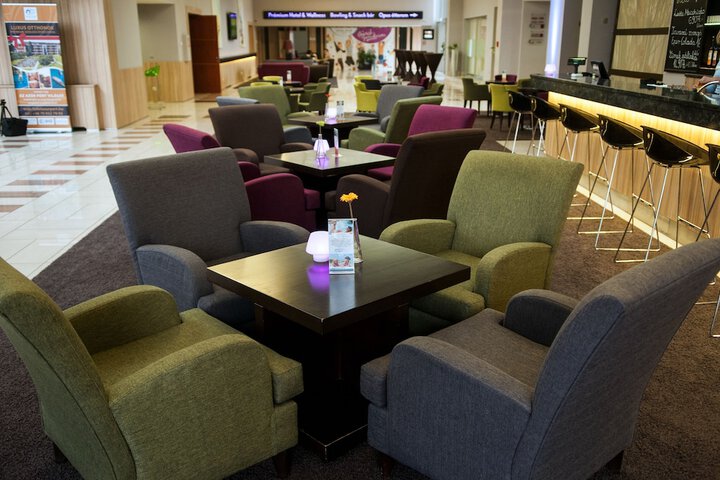 Lounge 60 of 69