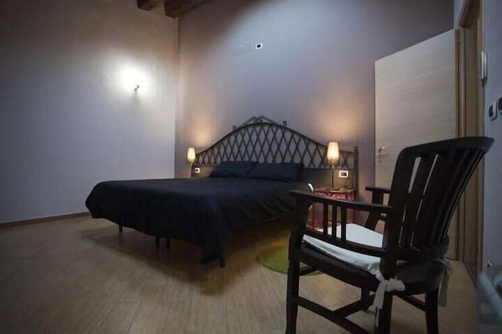 Room 7 of 33