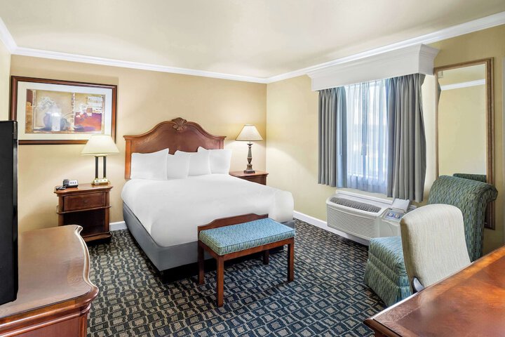 Room 15 of 34