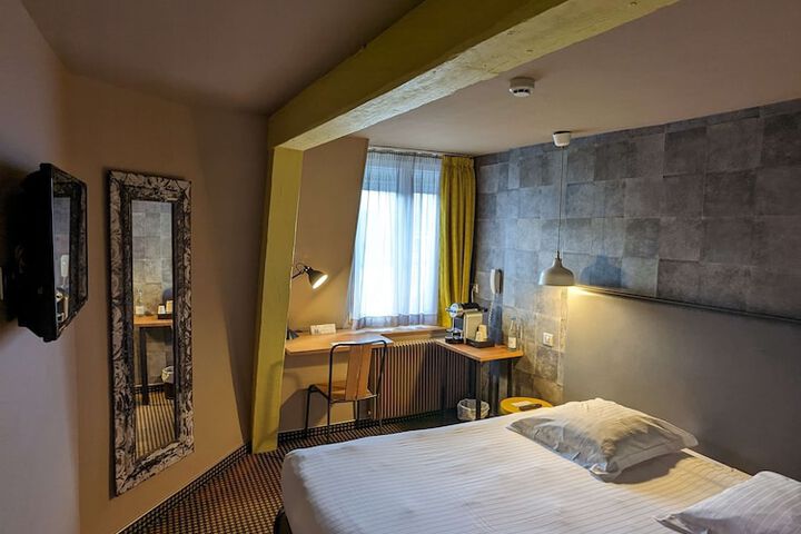 Room 36 of 80