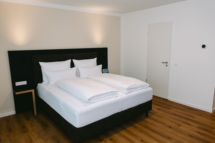 Room 12 of 28