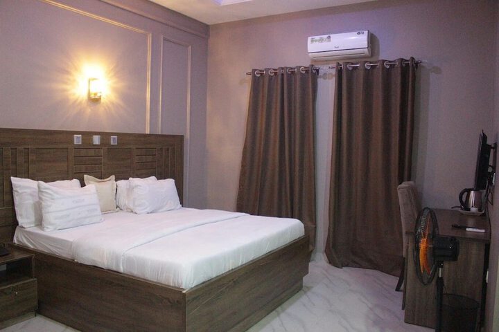 Room 7 of 27