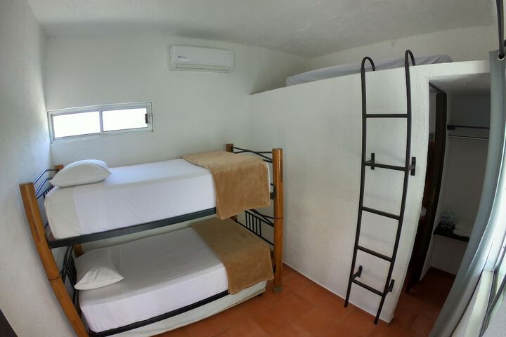 Room 18 of 106