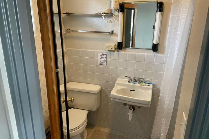 Room 8 of 13
