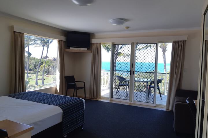 Room 3 of 94