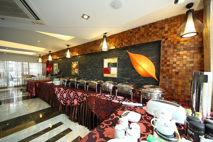 Dining 73 of 100