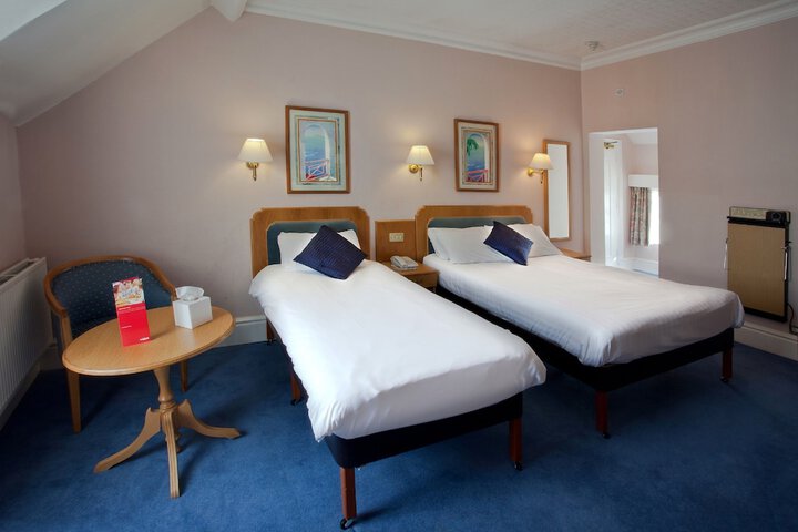 Room 9 of 38