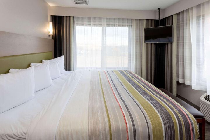 1 King Bed Suite (9 of 13)