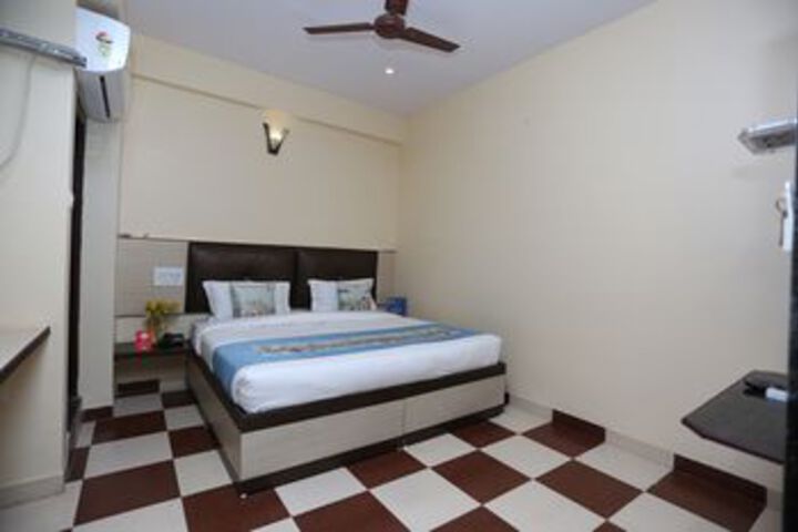 Room 15 of 34