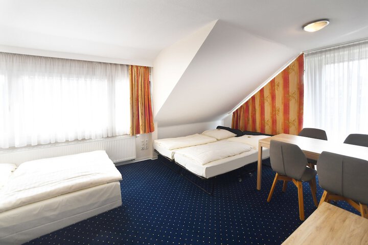 Room 14 of 83