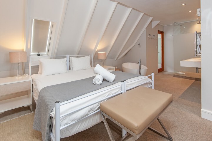 Room 2 of 155