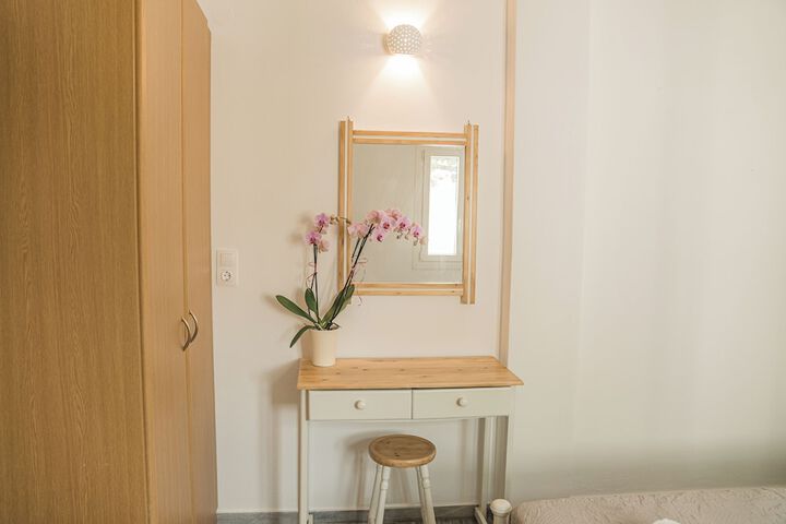 Room 3 of 92